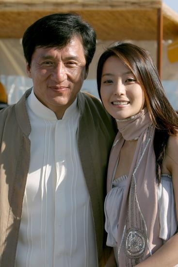 Thành Long bị chỉ trích khi đóng tình nhân với diễn viên nữ kém 38 tuổi-1