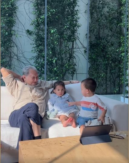 Các con Hồ Ngọc Hà vui chơi cuối tuần cùng ông bà nội-1