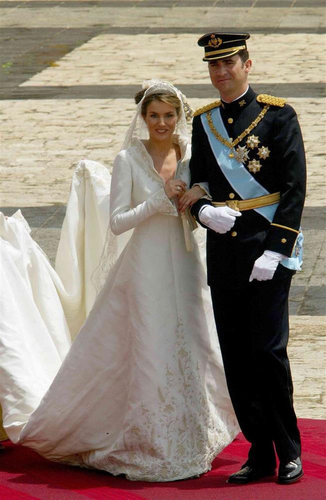 Chiếc váy cưới hoàng gia đắt nhất-1