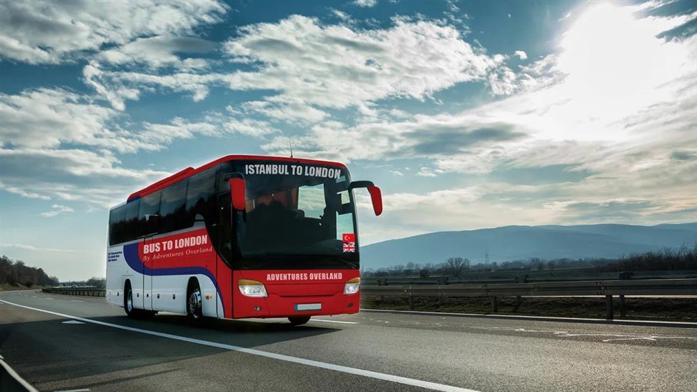 Chuyến xe buýt dài nhất thế giới đi khắp châu Âu trong 2 tháng-1