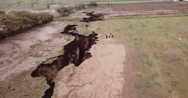 Bí ẩn đường nứt khổng lồ khiến lục địa châu Phi tách đôi-1