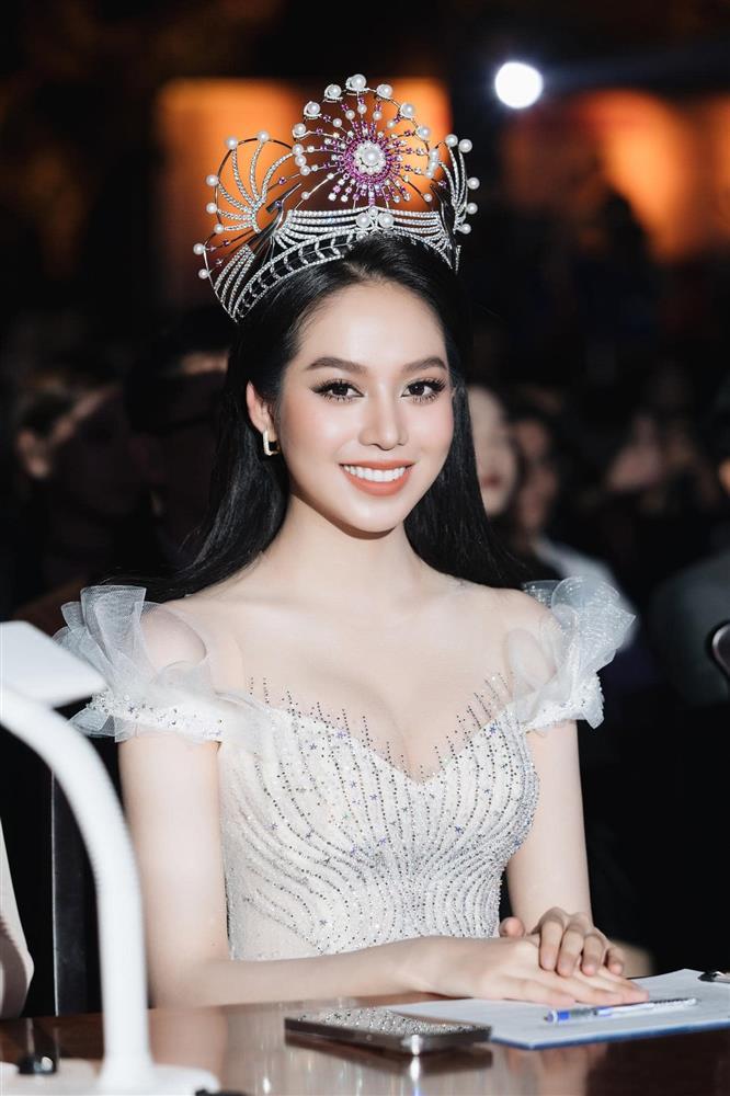 Hoa hậu Việt Nam Thanh Thủy lạ lẫm, như bản sao Ngọc Thảo-1