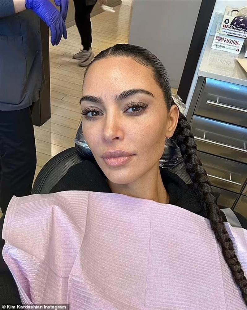 Kim Kardashian nhận cơn mưa lời khen khi chia sẻ ảnh mặt mộc-1