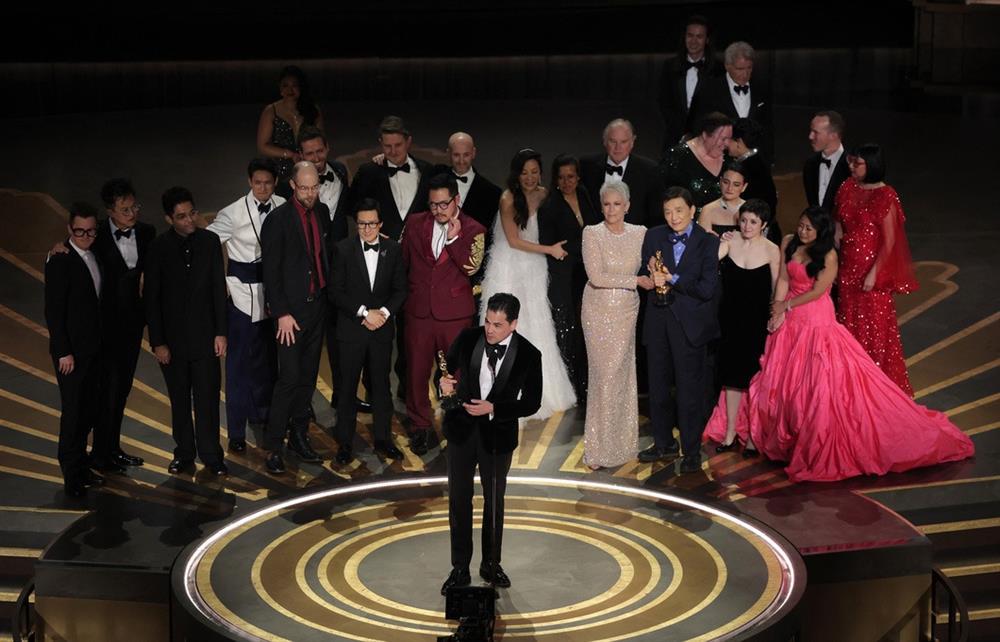 Oscar 2023: Lady Gaga bất ngờ xuất hiện, Avatar thất bại nặng nề-1