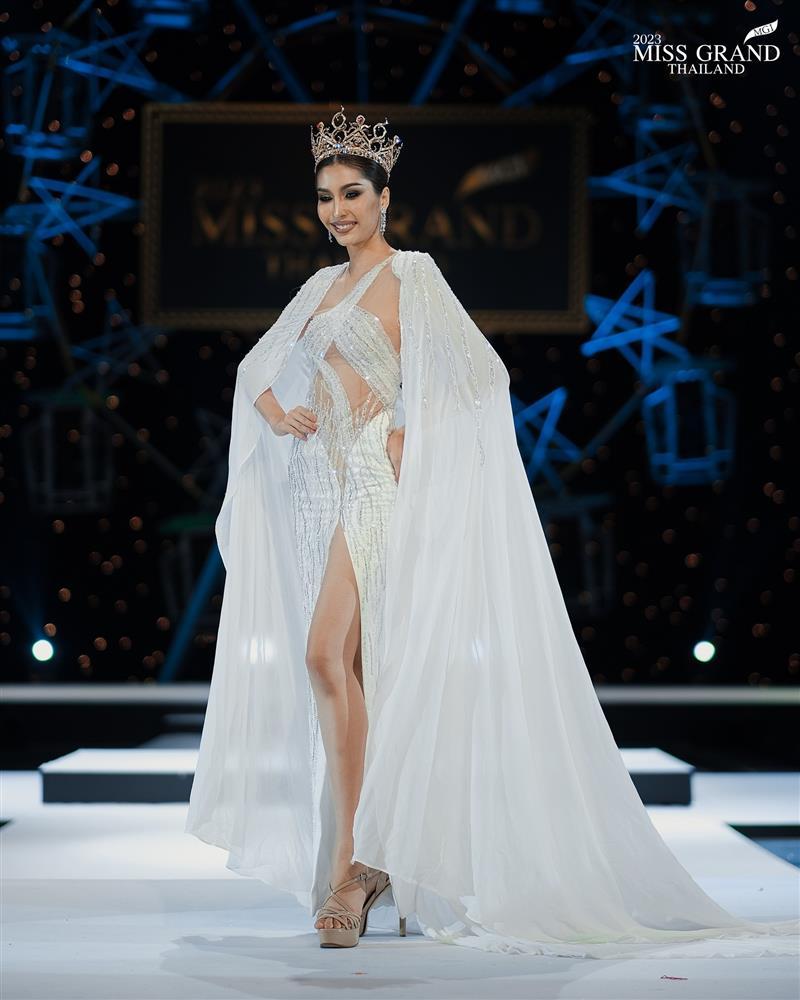 Váy áo cắt xẻ phản cảm tràn ngập Hoa hậu Hòa bình Thái Lan-1