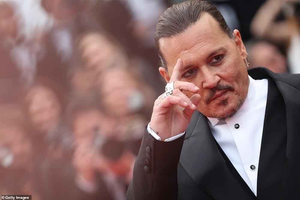 Johnny Depp được săn đón ở Cannes như chưa từng bị tẩy chay-1