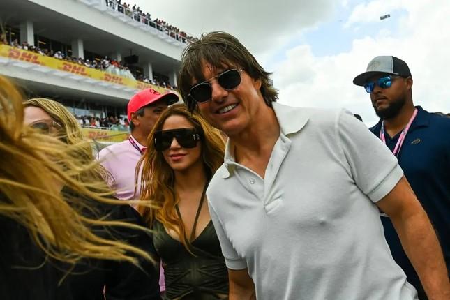 Tom Cruise đang theo đuổi Shakira-1