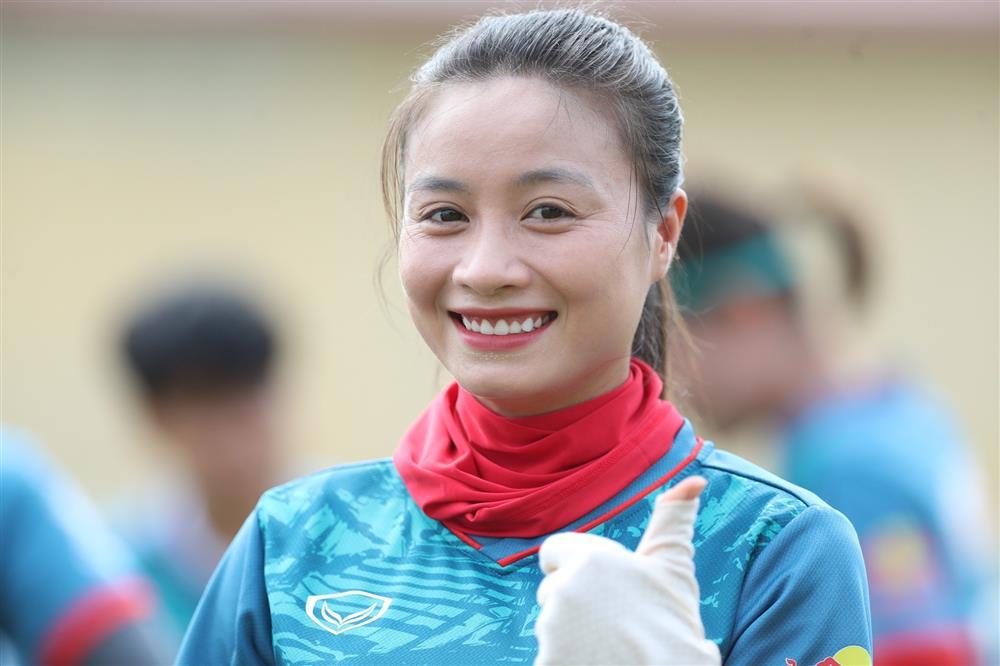 Sắc vóc của Hoàng Thị Loan - hoa khôi tuyển bóng đá nữ Việt Nam-1