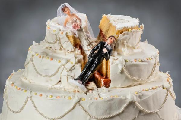 Cô dâu hủy đám cưới vì hành động của chú rể khi làm lễ-1