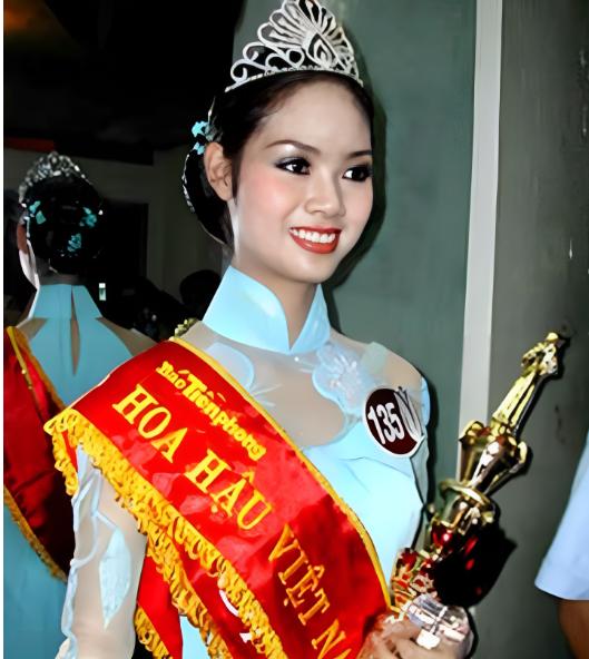 Cuộc sống sau 21 năm đăng quang của Hoa hậu Việt Nam bí ẩn nhất showbiz-1