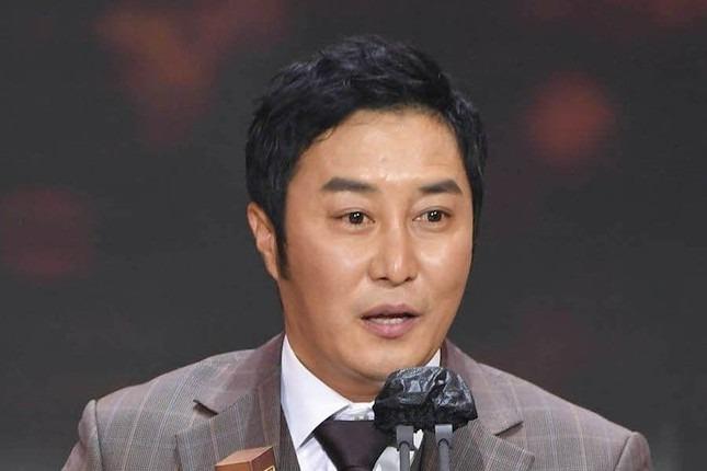 Nam diễn viên Hàn bật khóc: Tôi cứu được nhiều người nhưng không cứu được mẹ-1