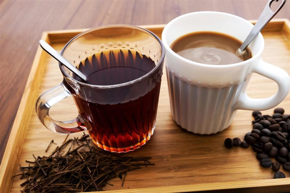 So sánh tác dụng của trà và cà phê-1