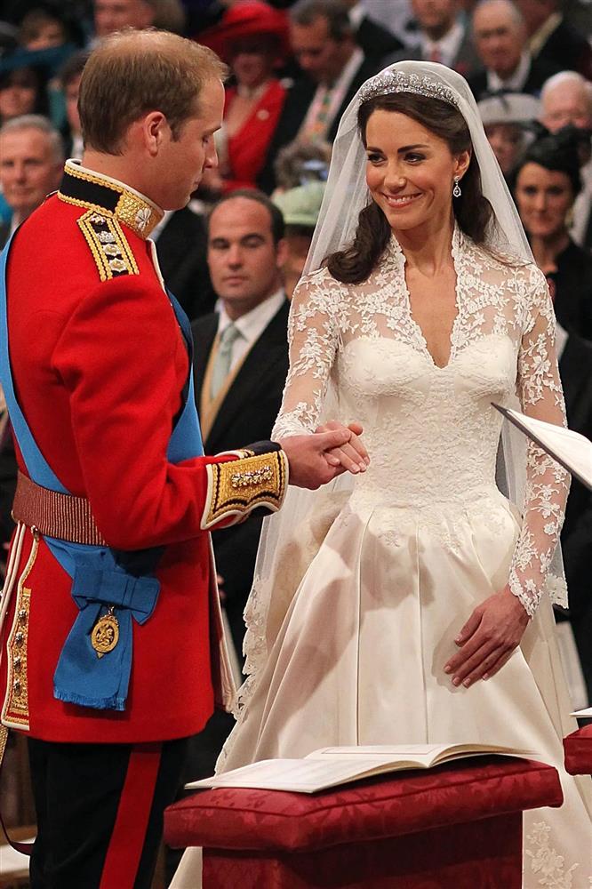 Hơn 1 thập kỷ làm dâu hoàng gia, Công nương Kate chỉ đội 4 chiếc vương miện-1