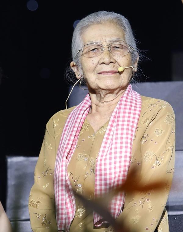 Người mẹ hiền nhất màn ảnh Việt: Tuổi 91 vẫn khỏe mạnh minh mẫn, tự chạy xe máy đi diễn-1