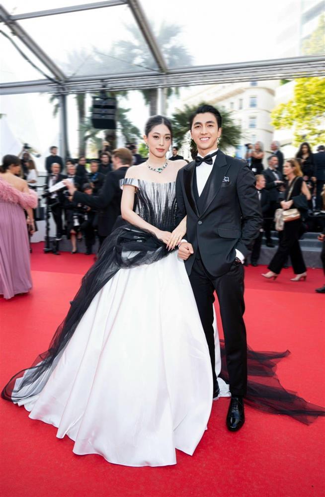 Cận cảnh bộ váy lấy cảm hứng từ thư pháp Việt của Á hậu Phương Nga tại Cannes-1