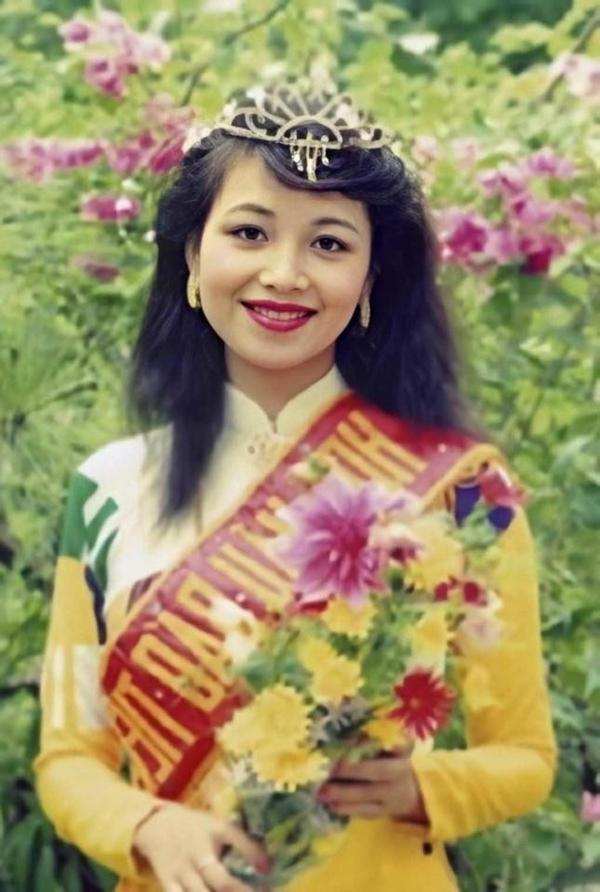 Hoa hậu Việt Nam thuộc dòng dõi trâm anh thế phiệt, hạnh phúc bên chồng Ấn Độ-1