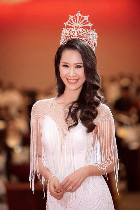 Dương Thùy Linh: Hoa hậu gia thế khủng kín tiếng đời tư, là mẹ 2 con vẫn diện bikini cực đẹp-1